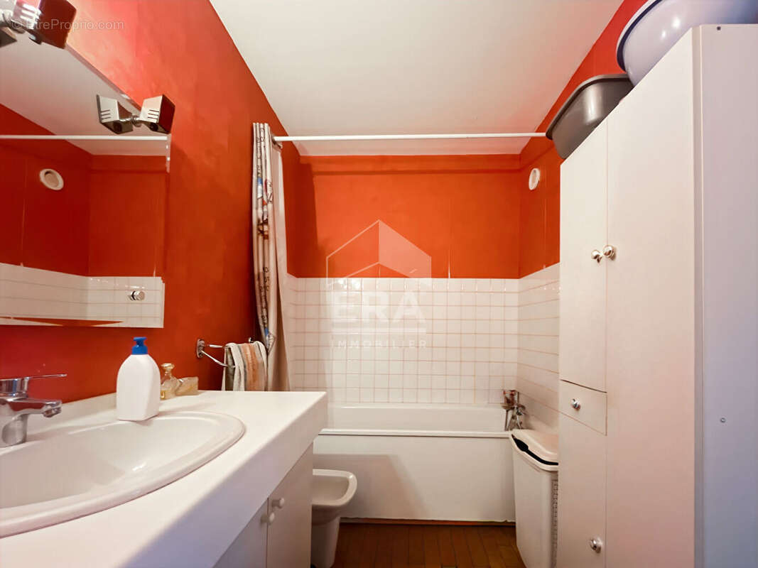 Appartement à MARSEILLE-4E