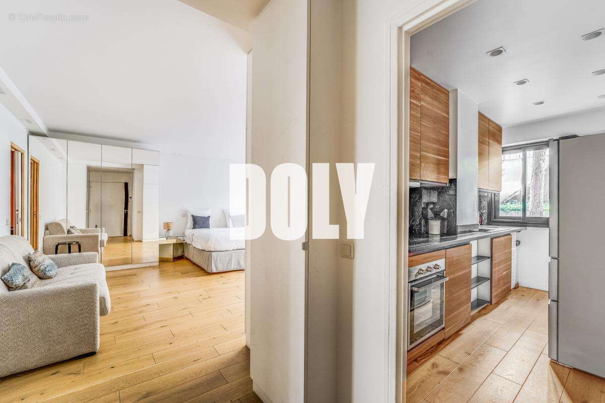 Appartement à PARIS-16E