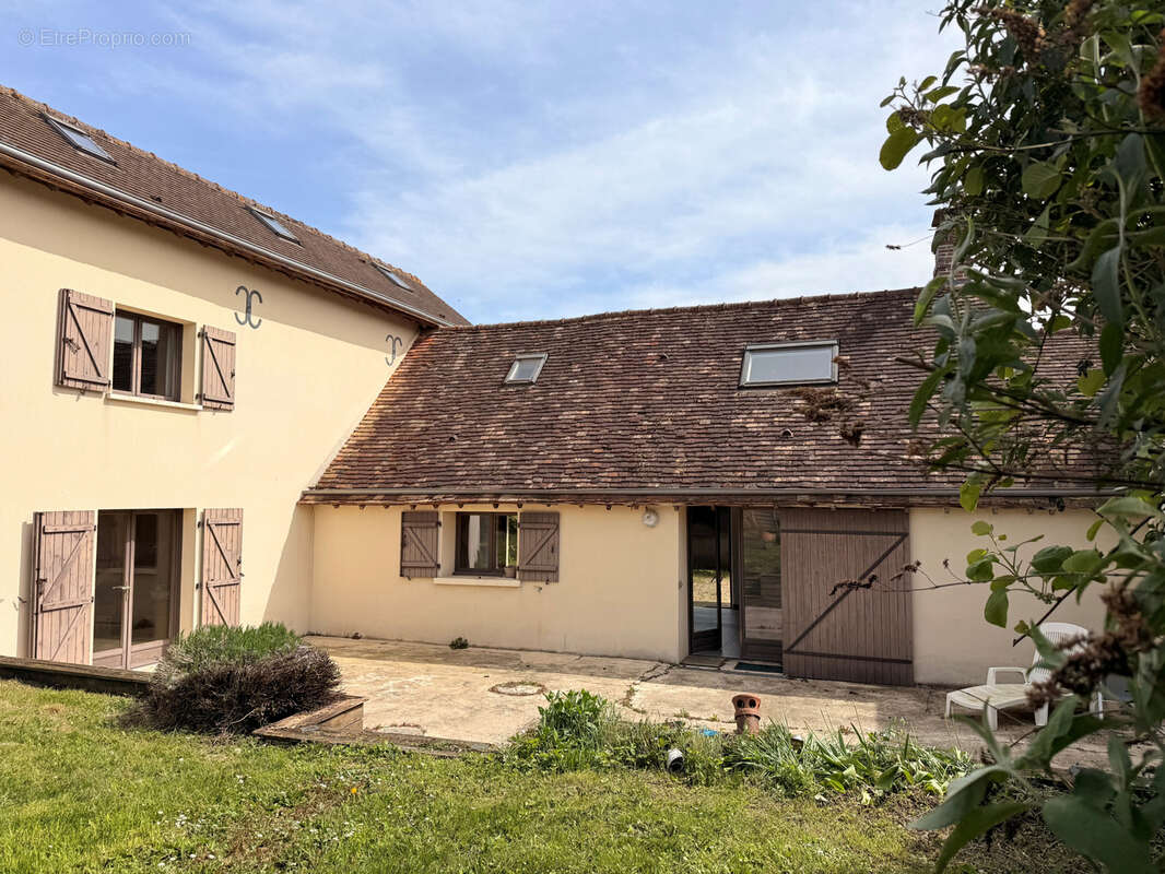 Maison à HOUDAN