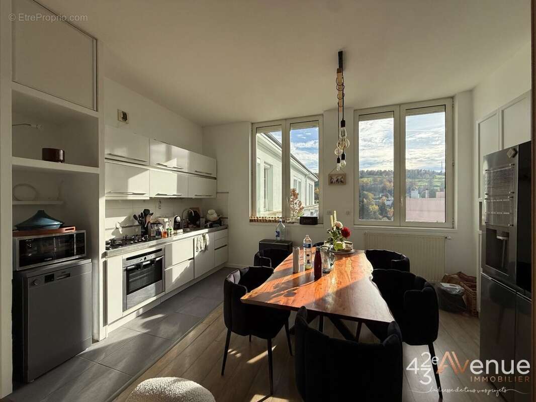 Appartement 80 m² à Saint-Etienne  - photo 4