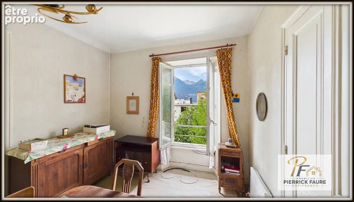 BRIANÇON – Maison historique de 193,67 m² à rénover, jardin arboré et vue montagne - photo 7
