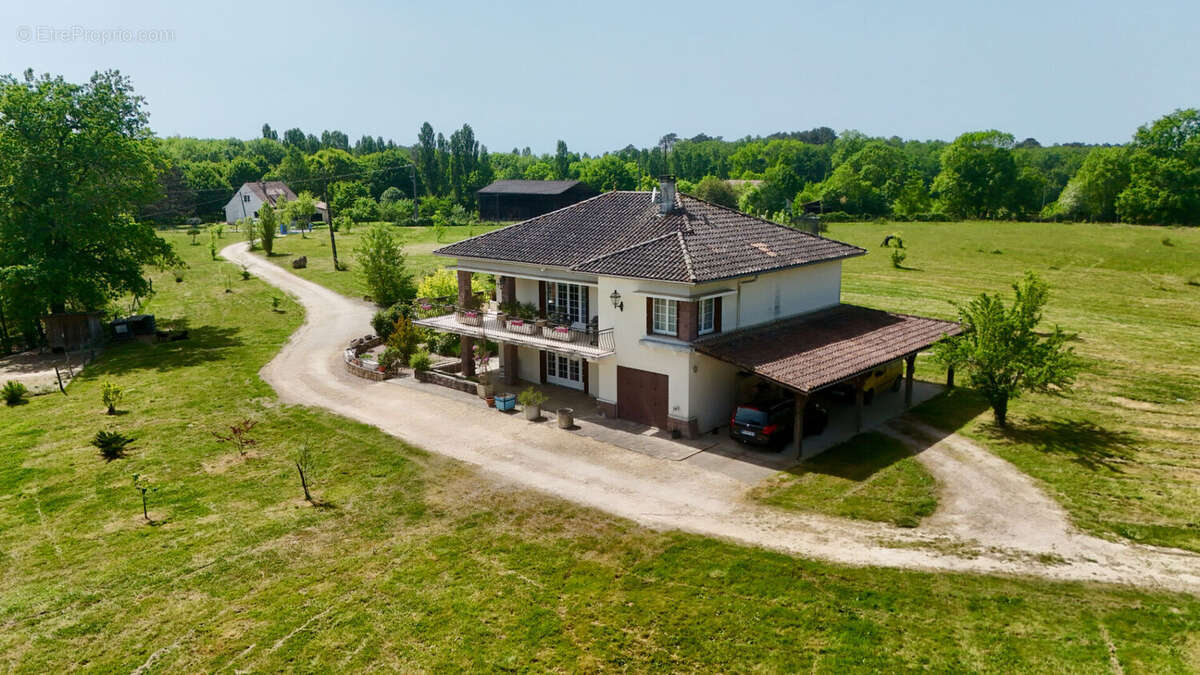 Maison à MONFAUCON