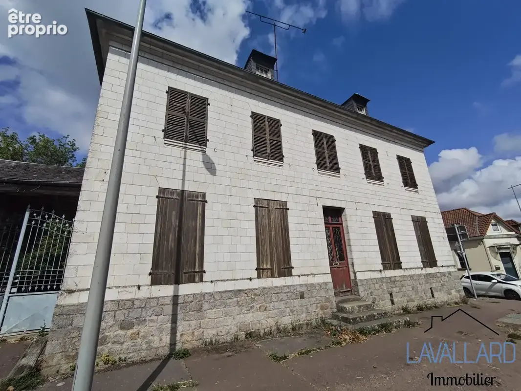 Maison 9 pièces 215 m² · à Beauquesne · 215 m² · 205 000 €