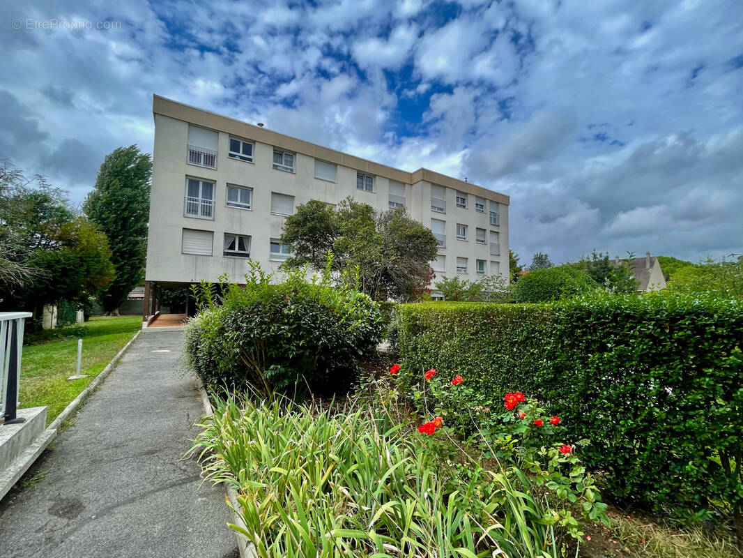 Appartement à LES PAVILLONS-SOUS-BOIS
