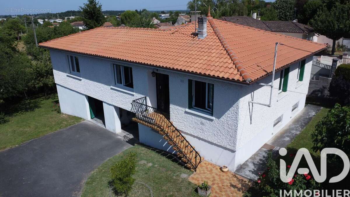 Maison 119 m² à La Couronne  - photo 6