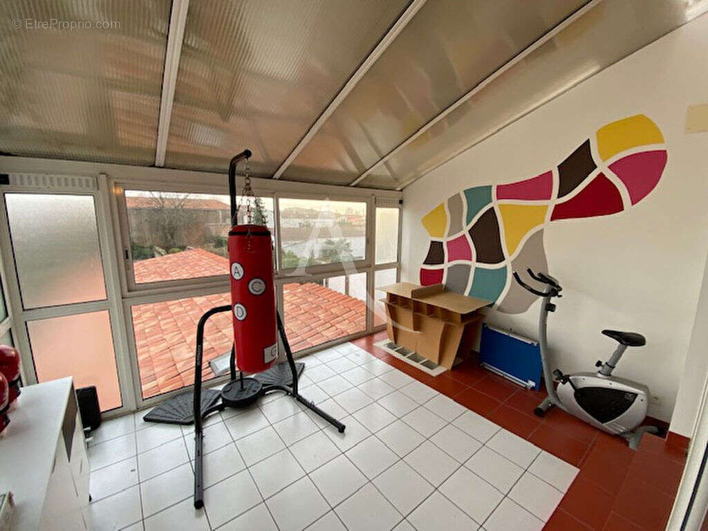Vaste maison avec jardin, terrasse, garage et piscine - photo 9