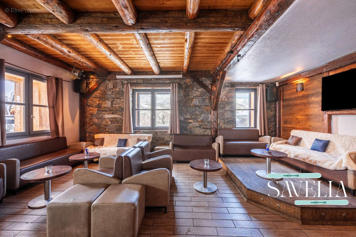 Maison 378 m² à La Perriere  - photo 7