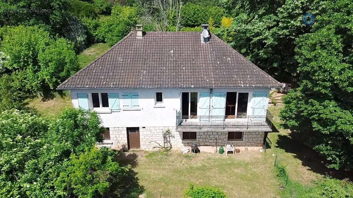 Maison à COLLONGES-LA-ROUGE