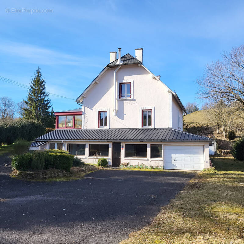 Maison à SEGUR-LES-VILLAS