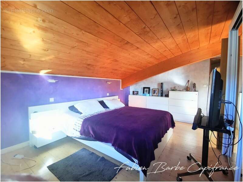 Maison à NEANT-SUR-YVEL