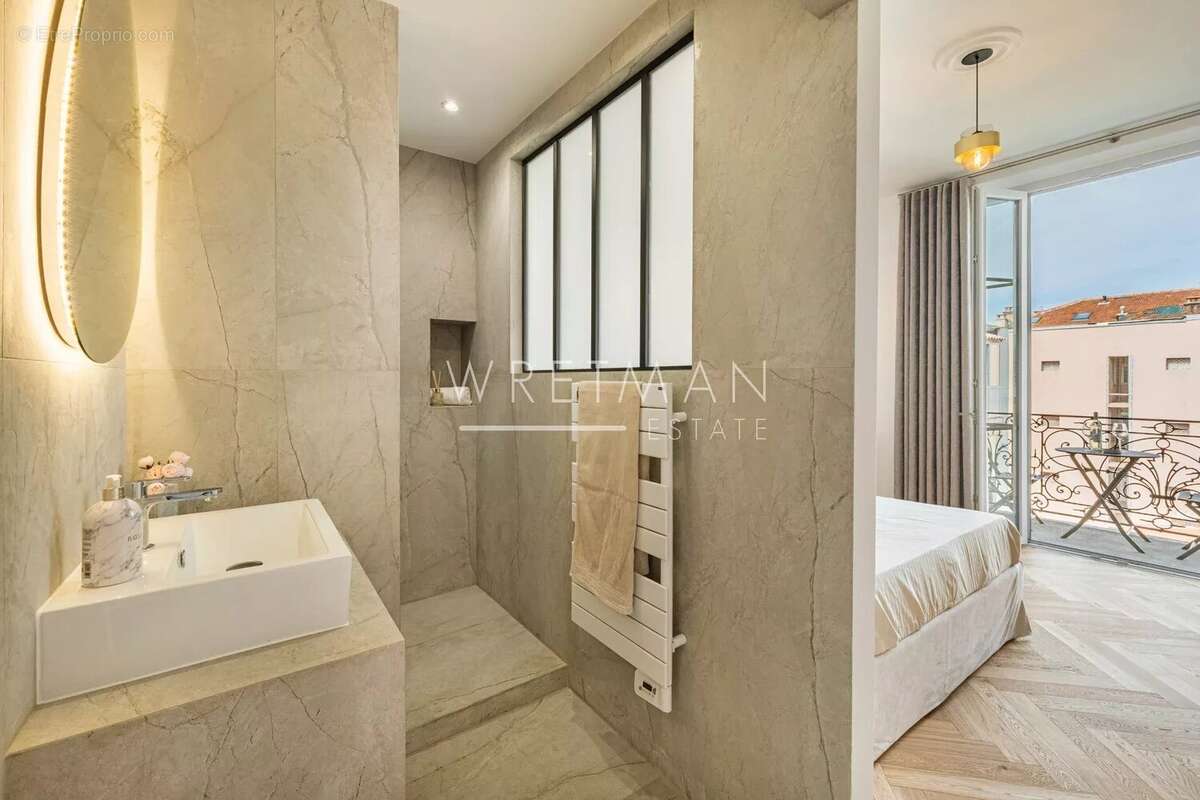 Splendide appartement 3 pièces bourgeois rénové avec balcons et vue sur le Square Mozart - Nice Les Musiciens - photo 10