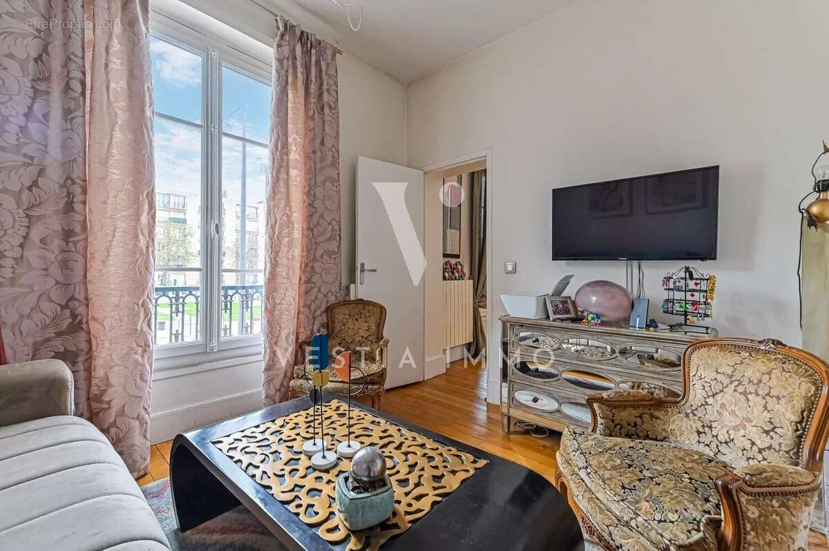 Appartement à NEUILLY-SUR-SEINE
