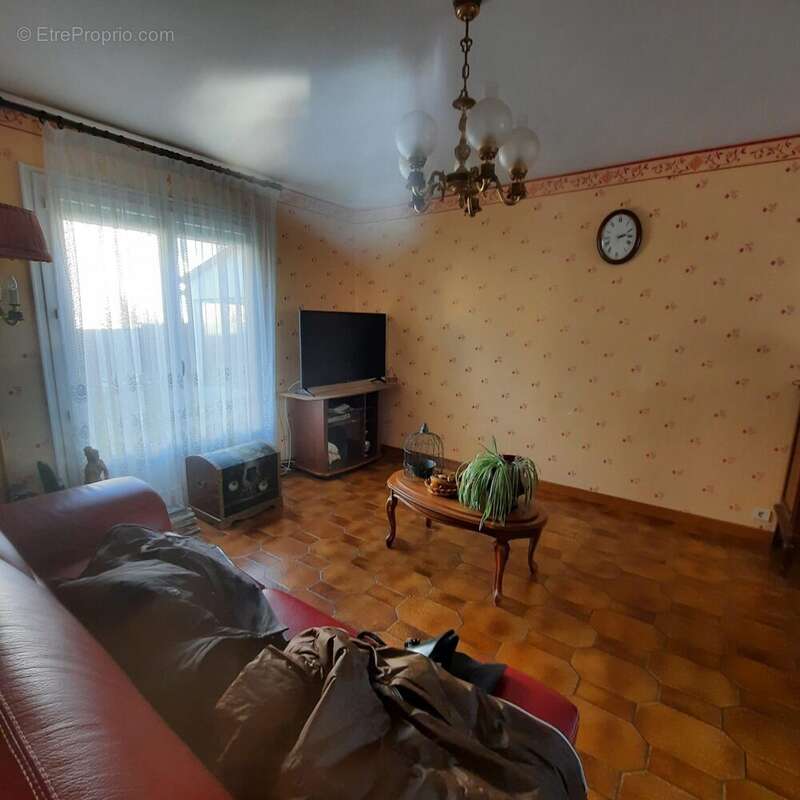 Maison à SAINT-ETIENNE-DE-MONTLUC