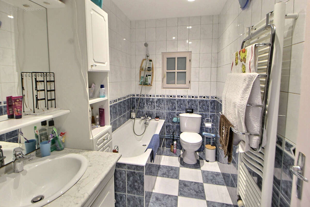 Maison à CHANTELOUP-LES-VIGNES