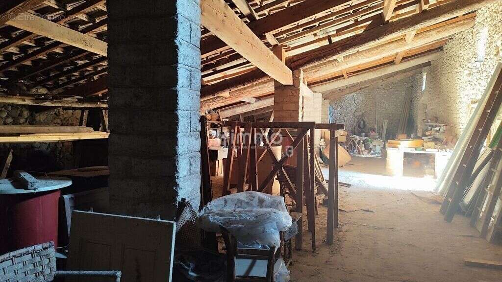 Appartement à PEYRUIS