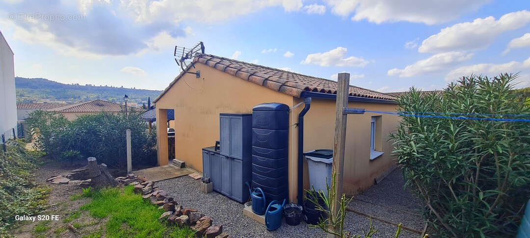 Villa de plain-pied de 91m² sur 398m² de terrain - photo 2