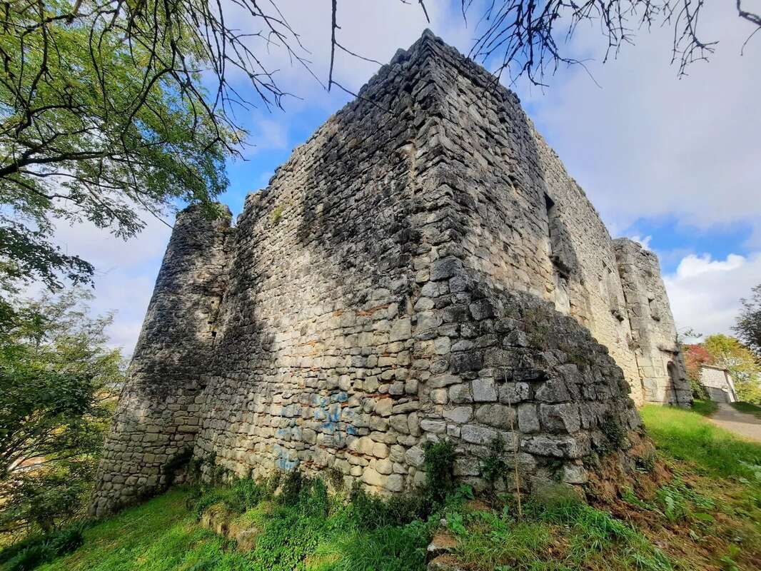 Ruines d'un château du 13ème siècle au cœur d'une bastide - photo 7