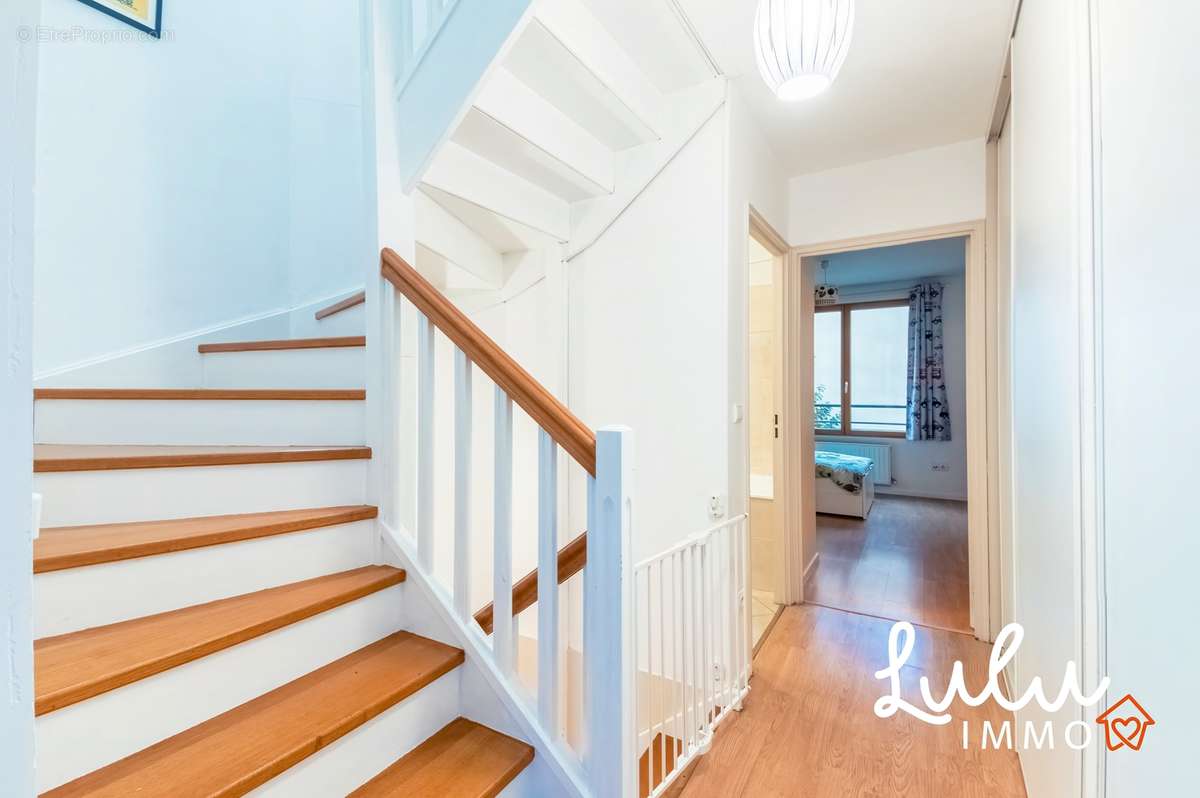 TASSIN-Maison de ville - T5 de 129 m² avec jardin - Hyper-centre - photo 8