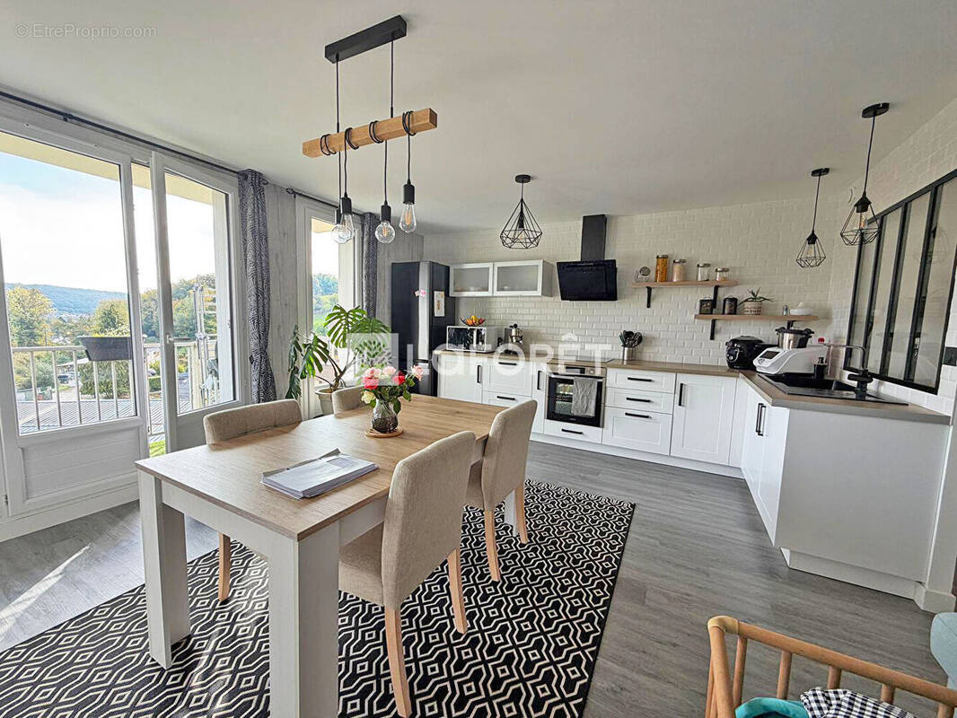 Appartement à GRUCHET-LE-VALASSE