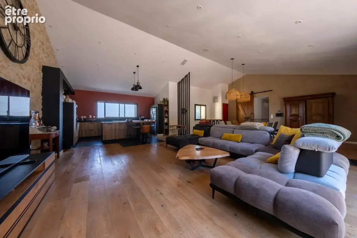  propriété de caractère – 239 m² – 6 chambres – 3,2 hectares
e - photo 3