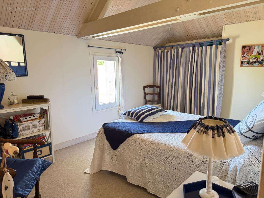 SAINT LAURENT DE LA PREE - Maison de charme en centre bourg - photo 13