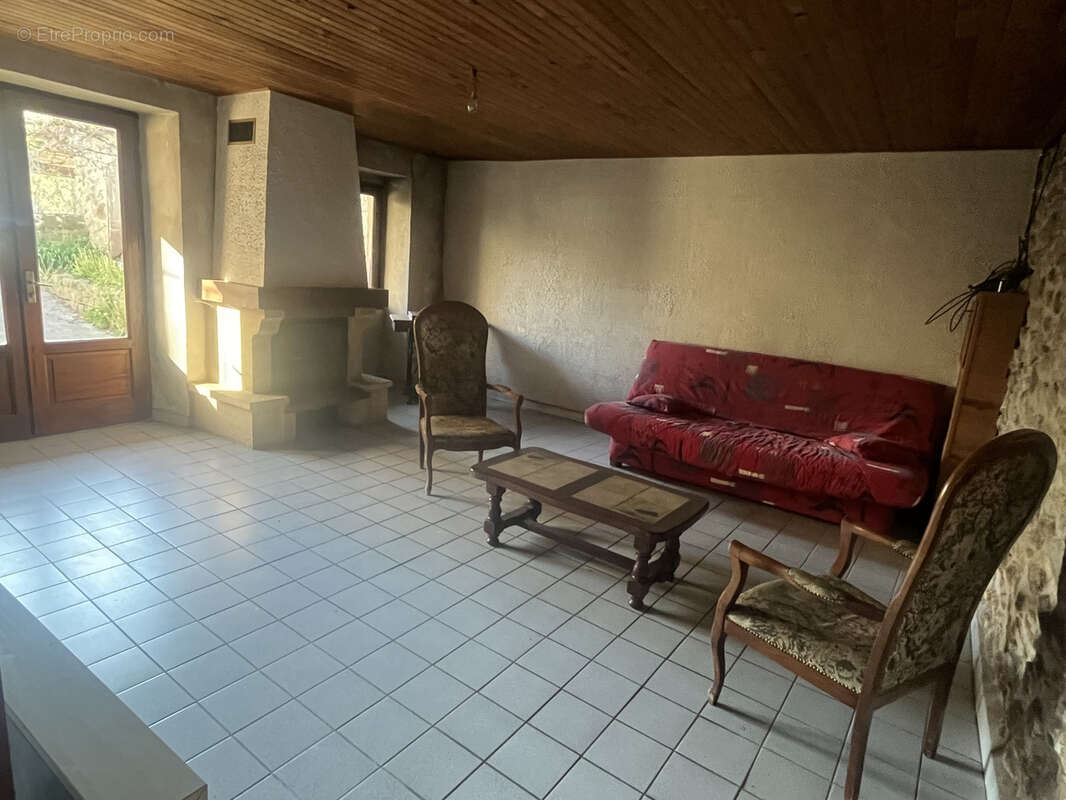 Maison à SAINT-APOLLINAIRE-DE-RIAS