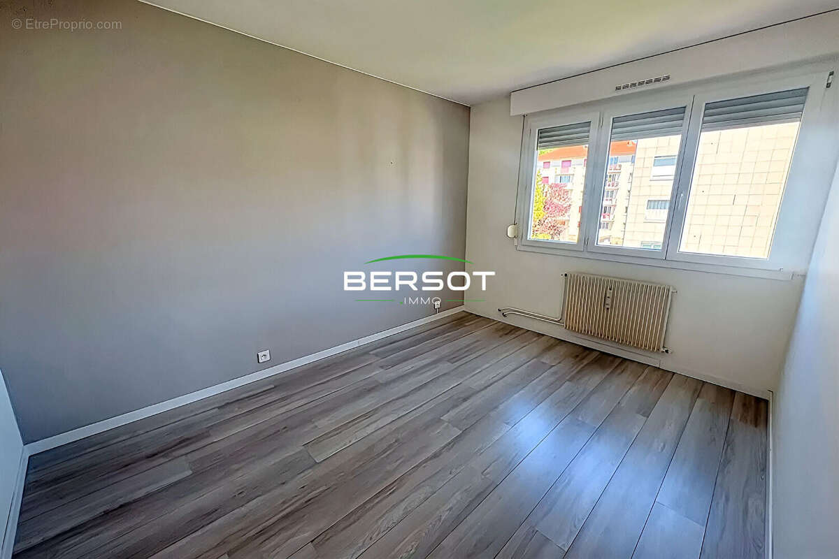 Vaste appartement 3 chambres avec balcons quartier des Chaprais à Besançon - photo 8