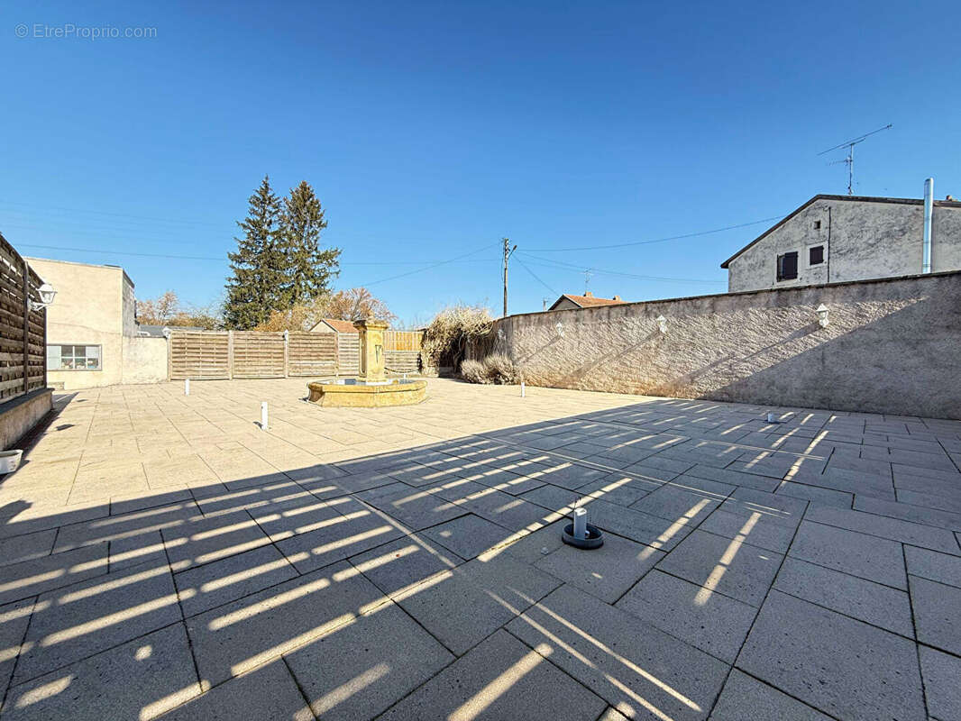 Commerce à MONCEL-LES-LUNEVILLE