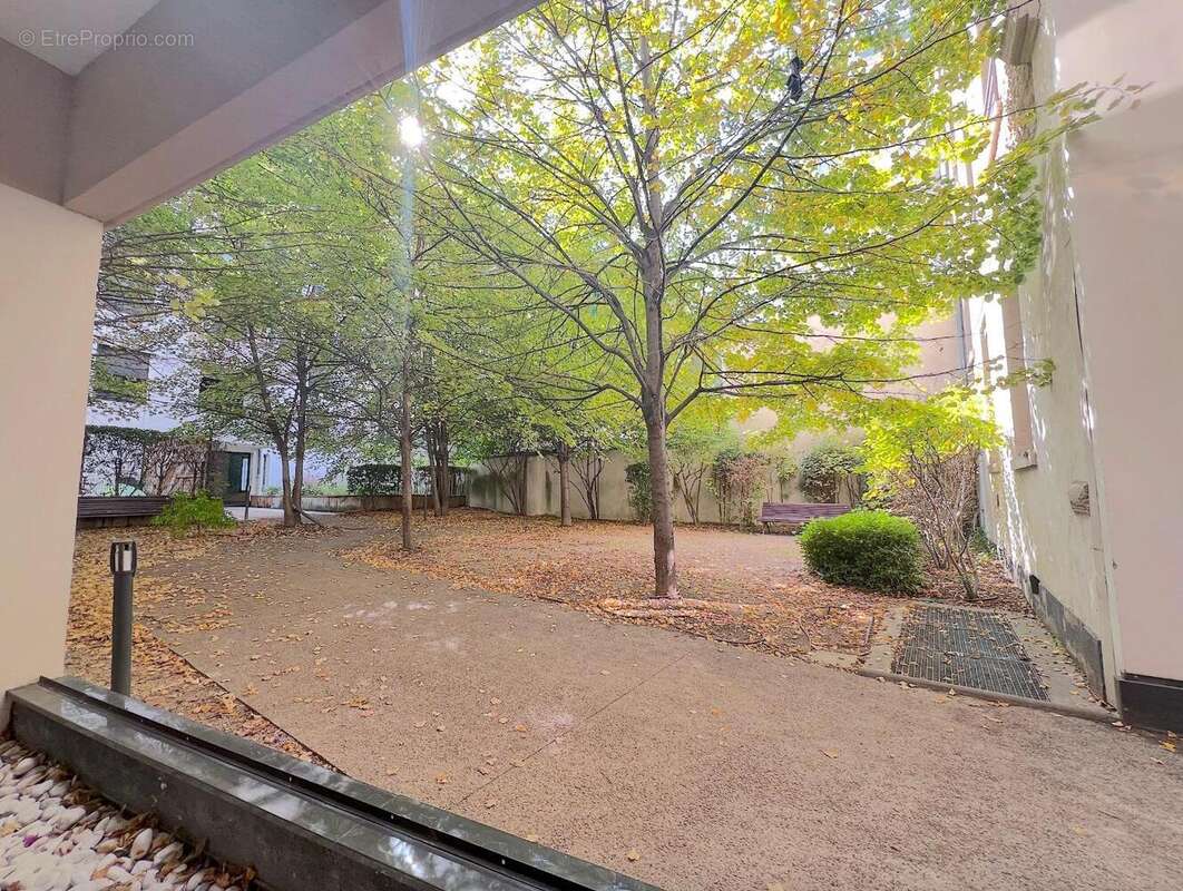   - Appartement à LYON-3E