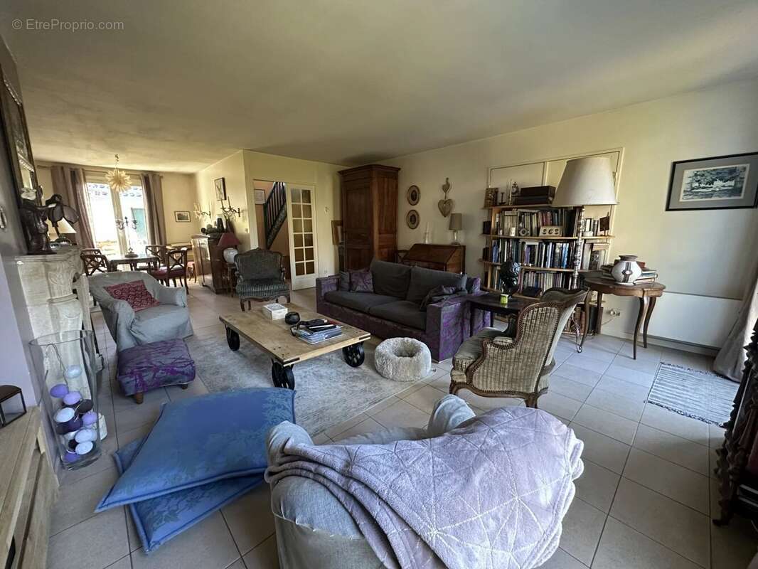 Maison à LE MESNIL-SAINT-DENIS