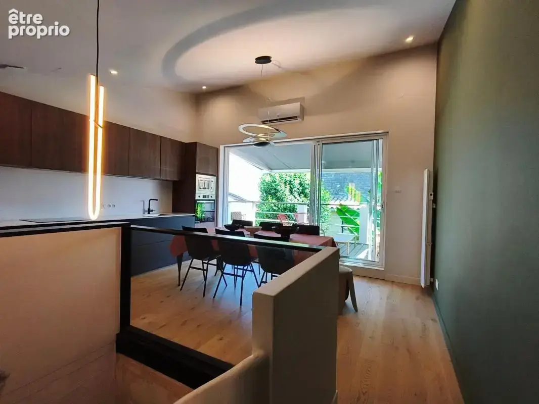 MASCULINE : Maison entièrement rénovée 85m2 - 3 chambres - terrasse et Patio - photo 4