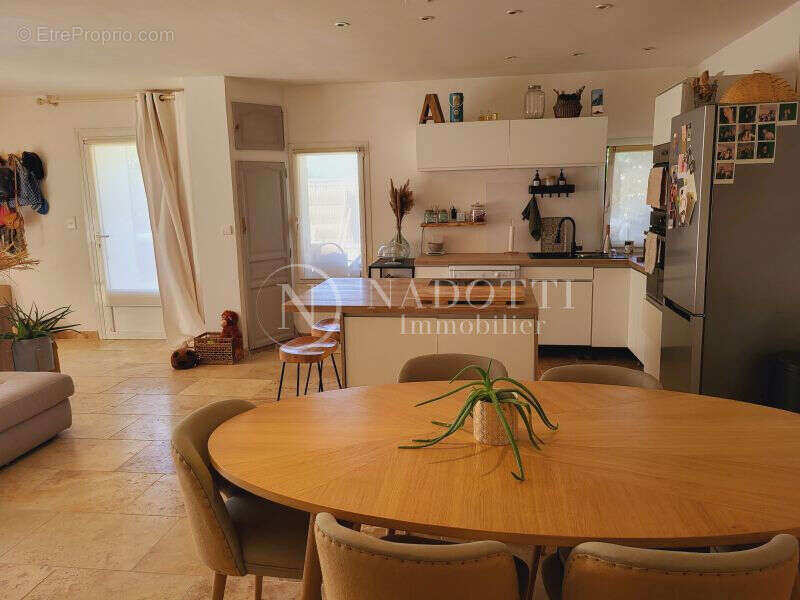 Maison à L&#039;ISLE-SUR-LA-SORGUE