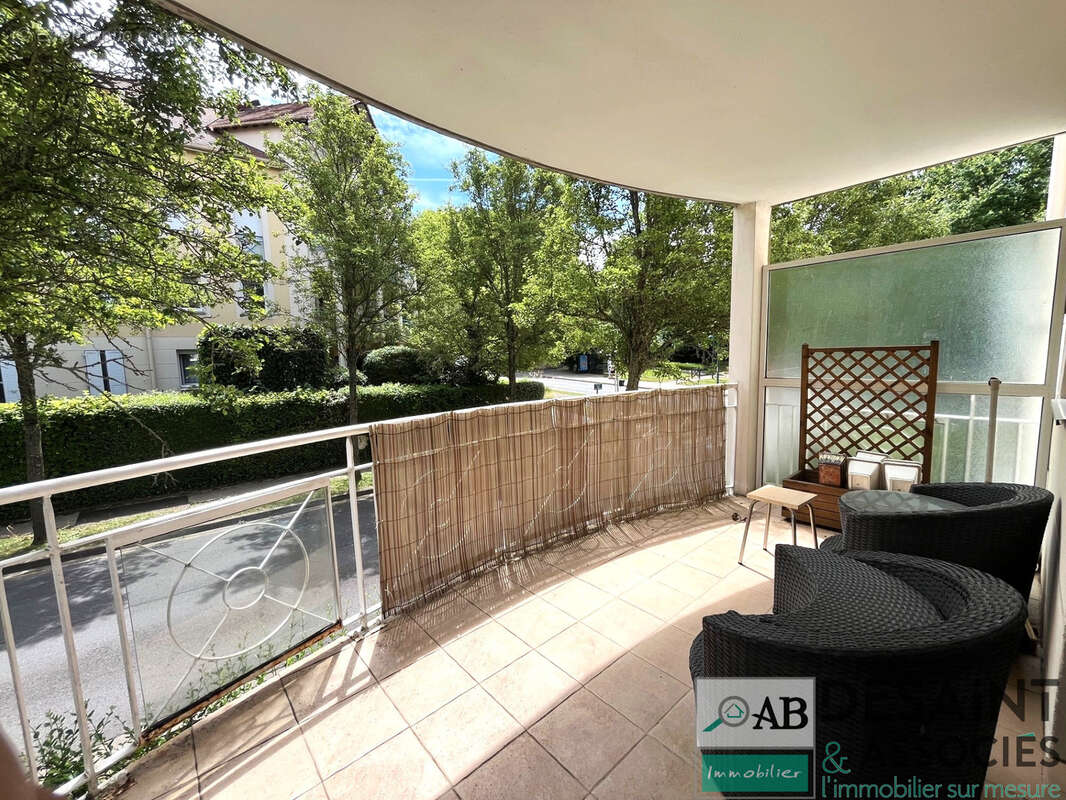 A vendre sur MONTÉVRAIN, appartement type F4 de 75 m2 3 chambres, balcon de 10 m2 et garage. - photo 4