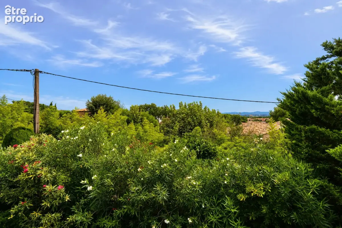 A 1,9 km du Brusc - Villa T4 de 108m2 hab. sur 652m2 de terrain avec piscine - photo 13