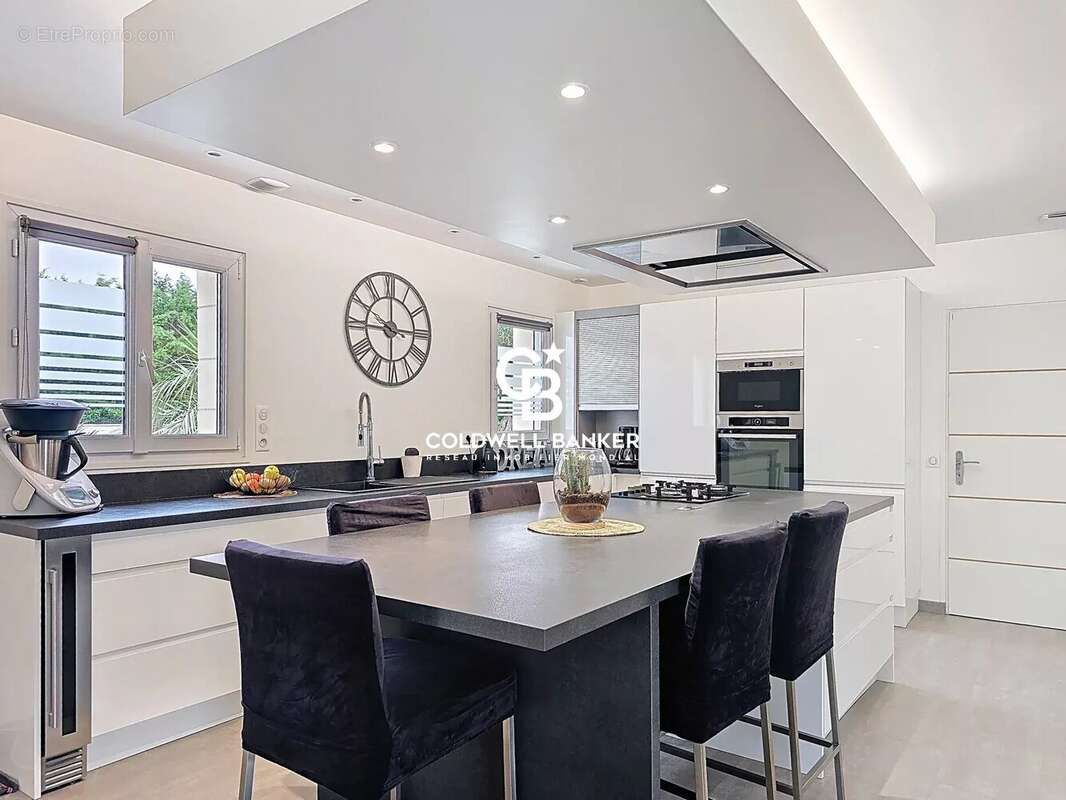 Maison à SAINTE-RADEGONDE-DES-NOYERS