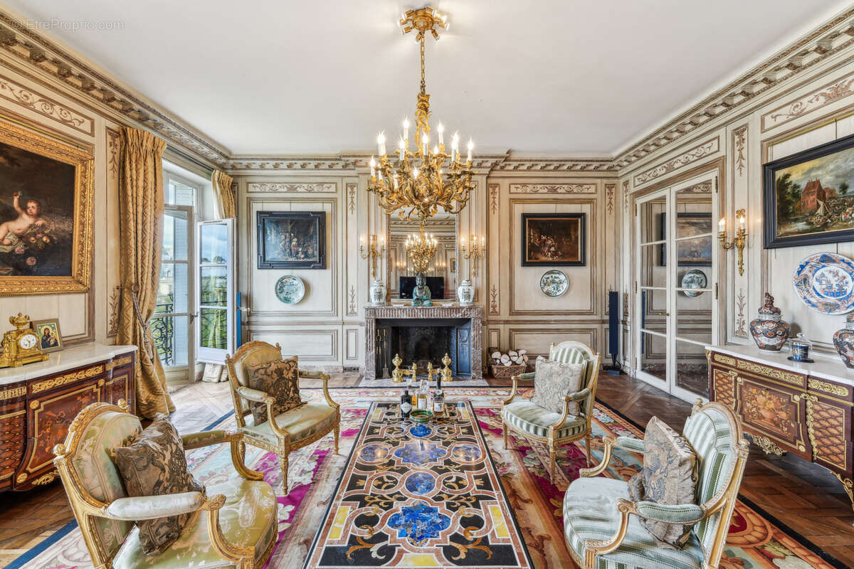 Appartement à PARIS-16E