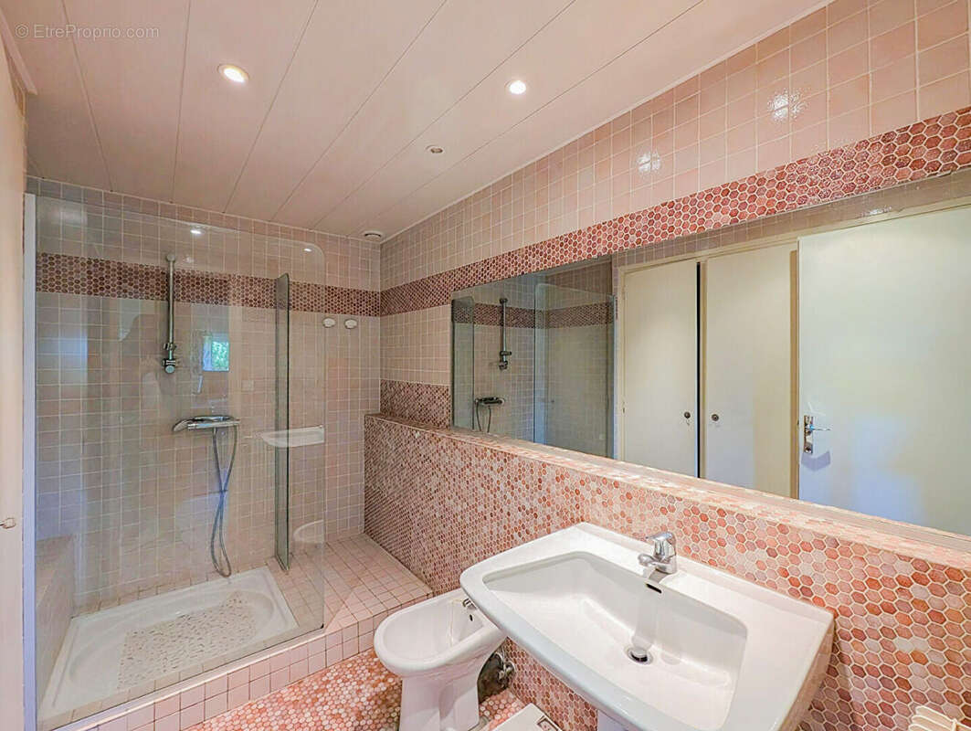 Maison à PUGNY-CHATENOD