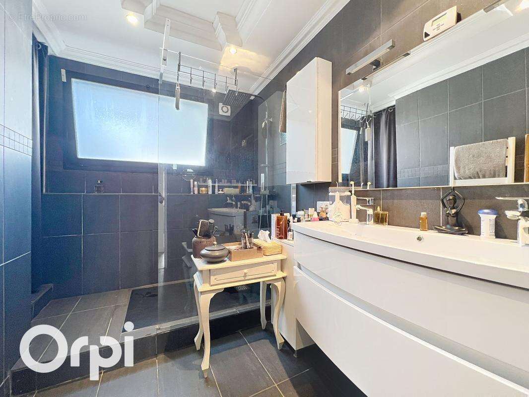 Appartement à VILLENEUVE-LOUBET