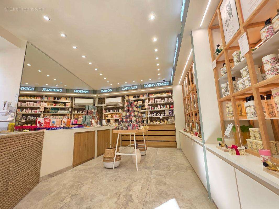 Commerce à SANARY-SUR-MER