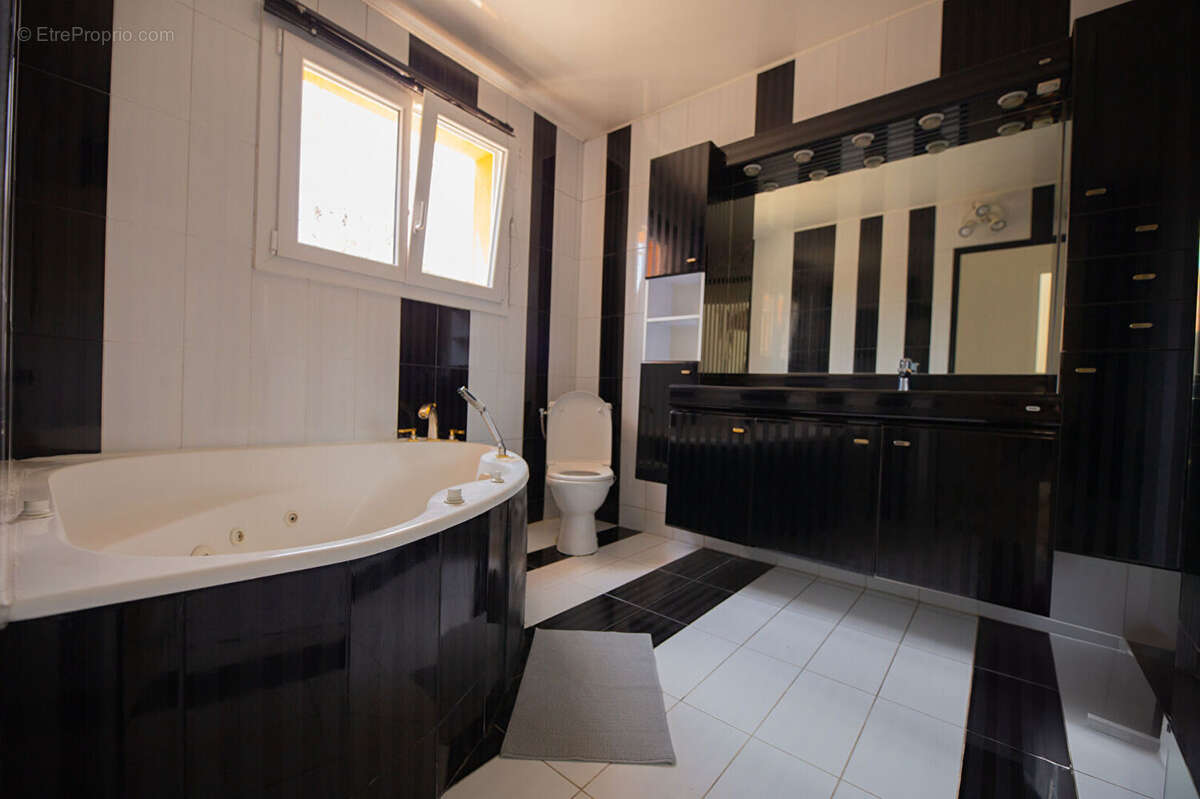 Maison à MANDELIEU-LA-NAPOULE