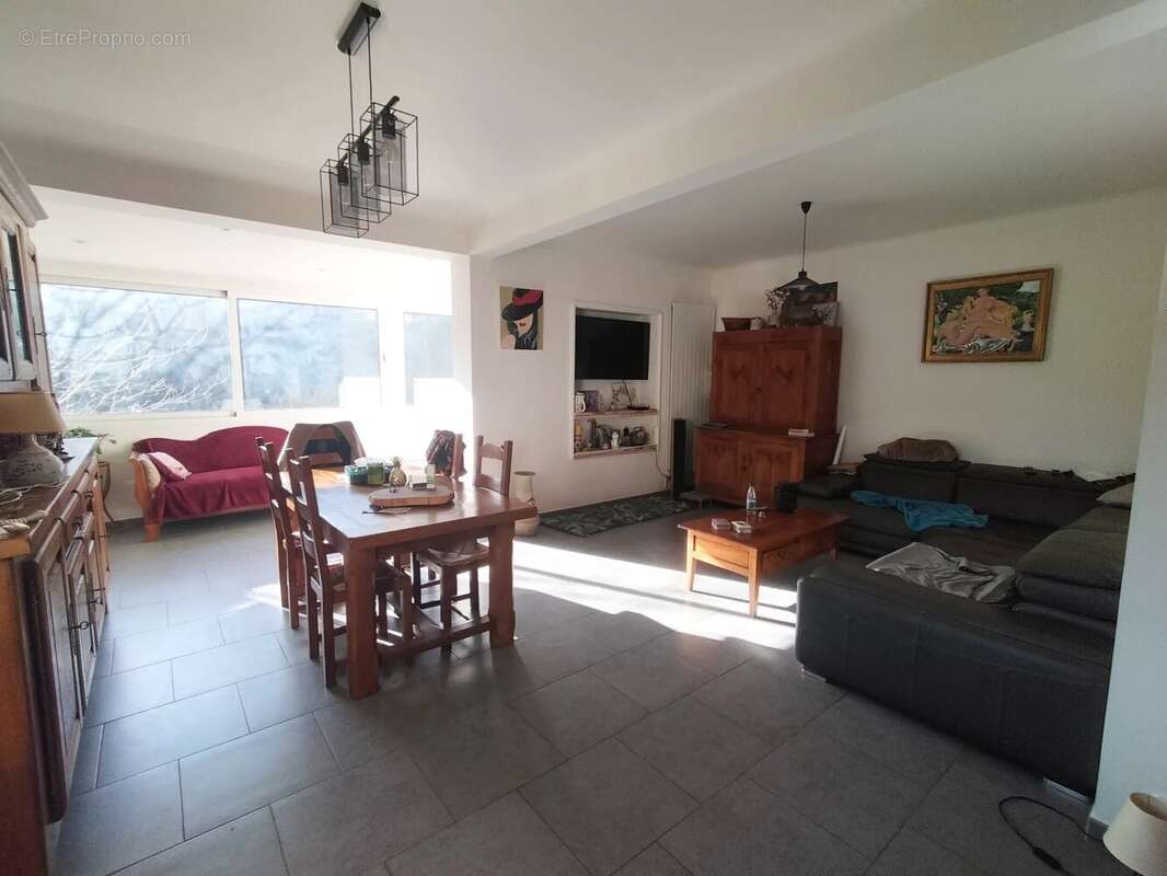 Appartement à TOURRETTES-SUR-LOUP