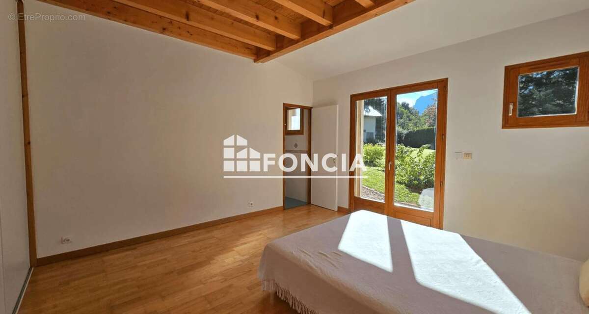 Maison à LA ROCHE-SUR-FORON