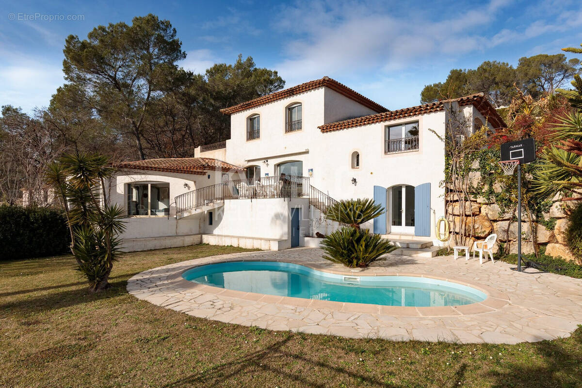 Maison à VALBONNE