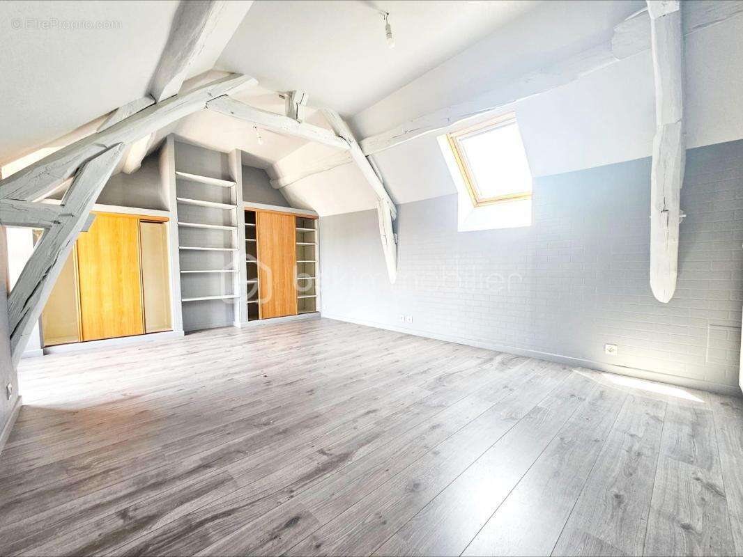EXCEPTIONNELLE : Charme, espace et fort potentiel - 4 chambres dont une suite parentale - Piscine chauffée - Dépendances aménage - photo 14