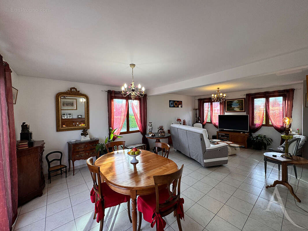 Maison à SAINS-EN-AMIENOIS