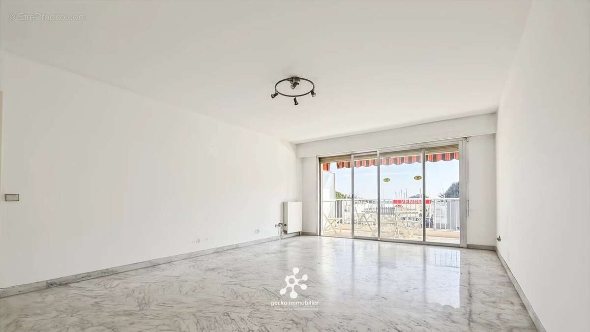 Appartement à SAINT-LAURENT-DU-VAR
