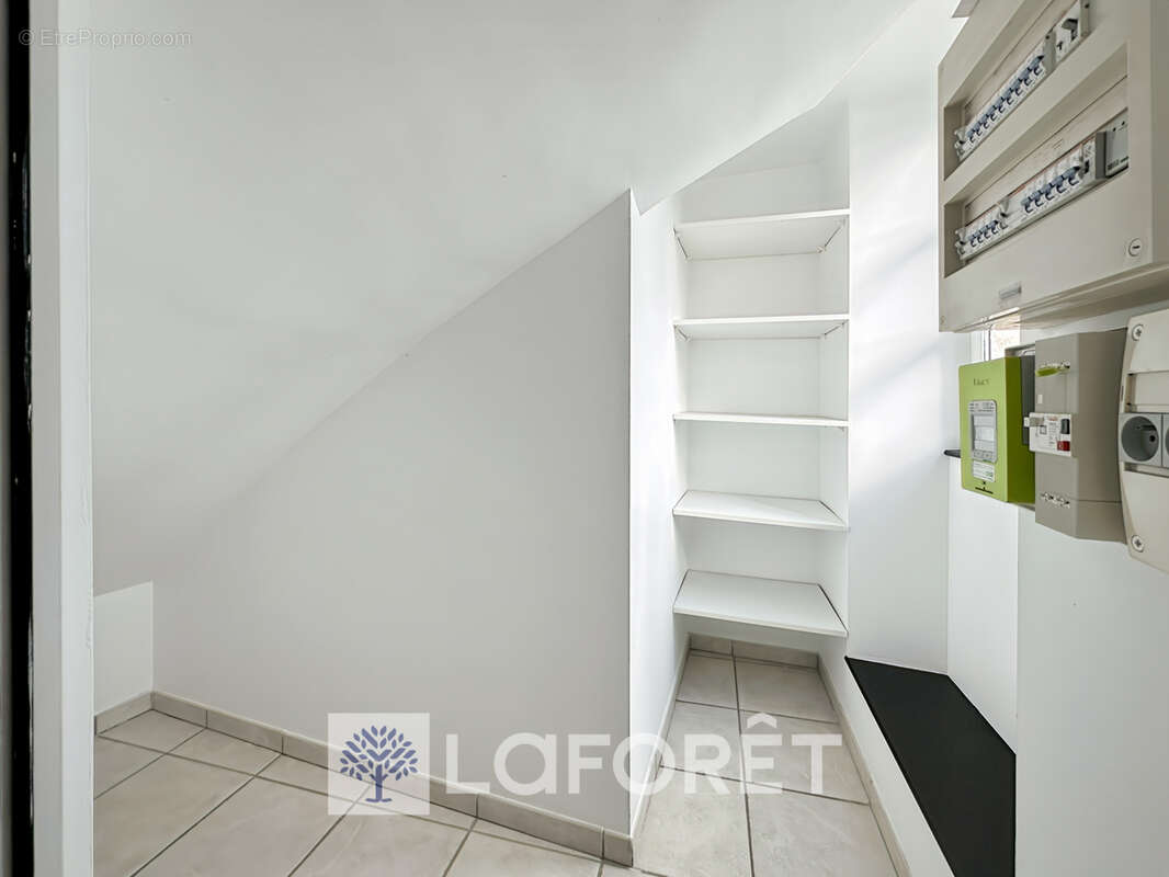 Appartement F3 1er étage (80 m²) à vendre à GEMOZAC (17260) - photo 9