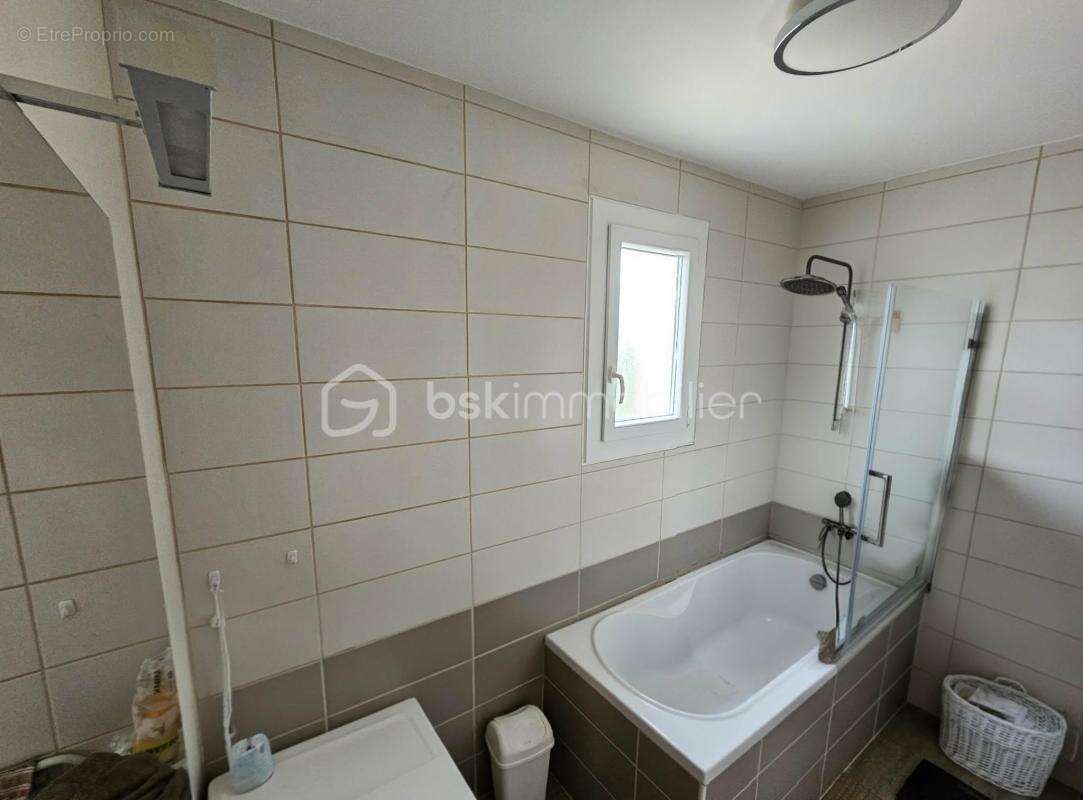 Maison familiale de 125 m² sur 1 099 m² de terrain – Lapalisse - photo 8