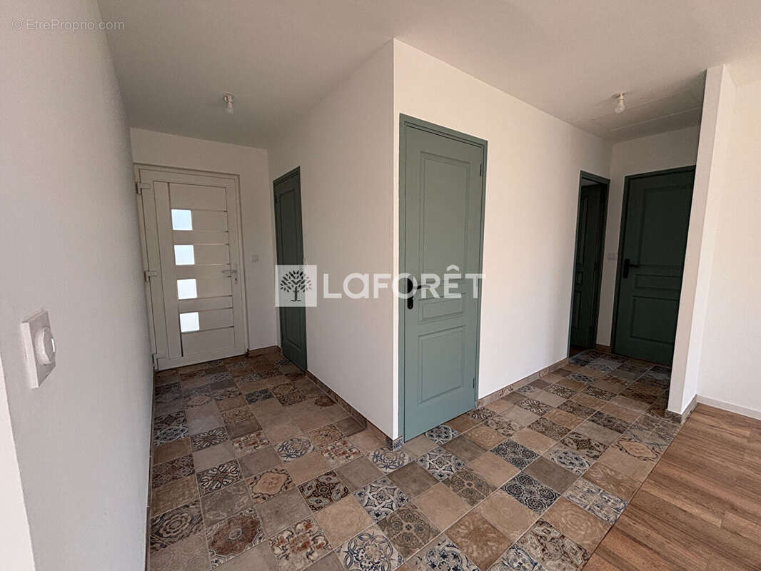 Plain pied individuel sur sous-sol complet avec grand jardin - photo 4