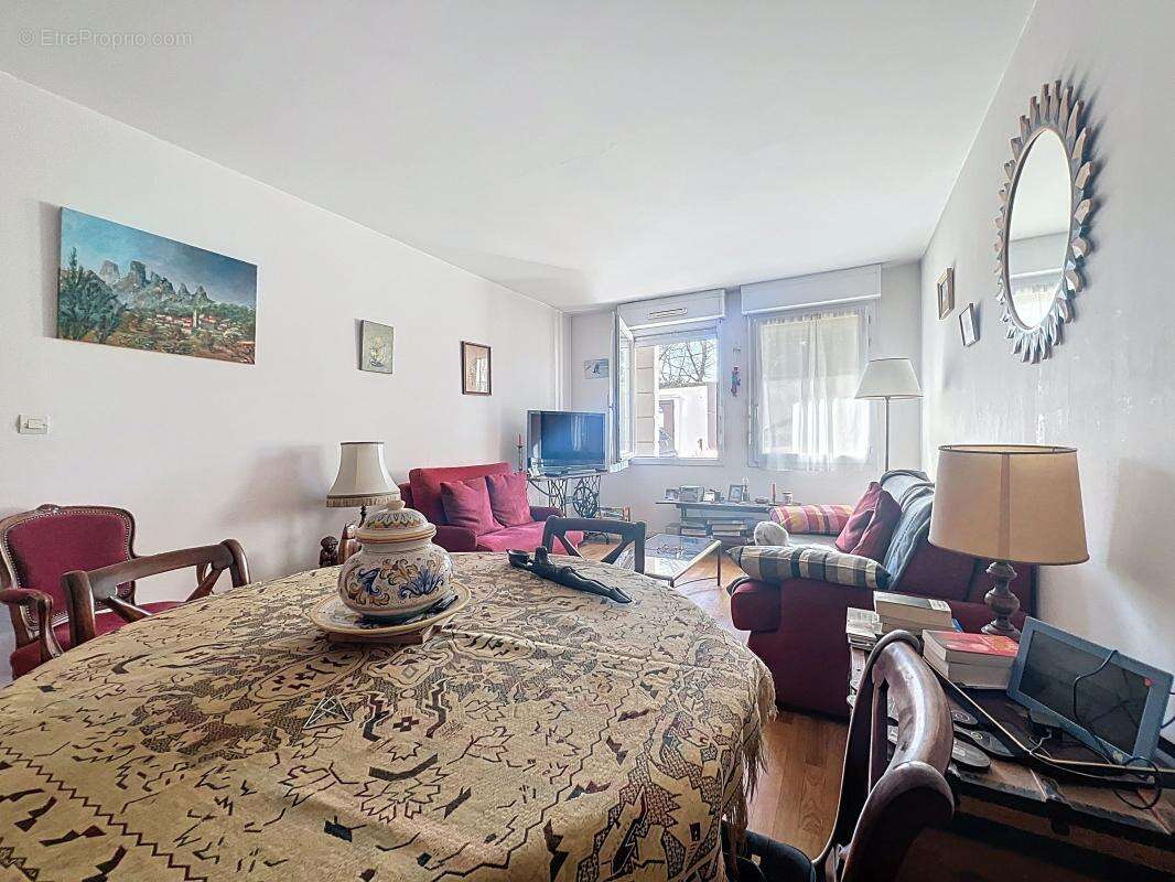 Appartement à CHARENTON-LE-PONT